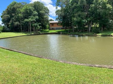 SÍTIO À VENDA EM GRAMADO - 5,4 HECTARES - FRENTE PARA O ASFALTO